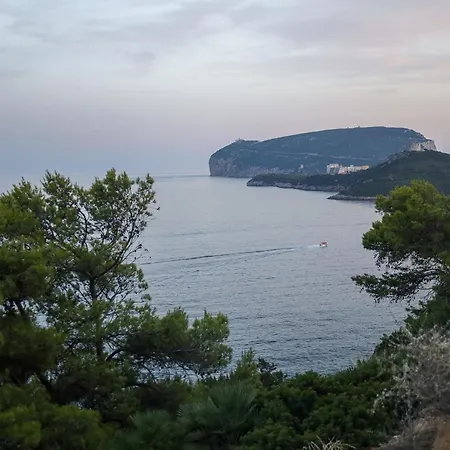 Comfy Flat W/ Pool, Tennis Court & Private Beach! Porto Conte