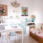 Guesthost - Comfy Flat W Pool, Tennis Court & Private Beach! Apartman *