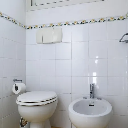 Guesthost - Comfy Flat W Pool, Tennis Court & Private Beach! 公寓