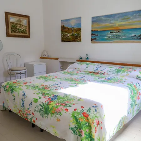 Guesthost - Comfy Flat W Pool, Tennis Court & Private Beach! *