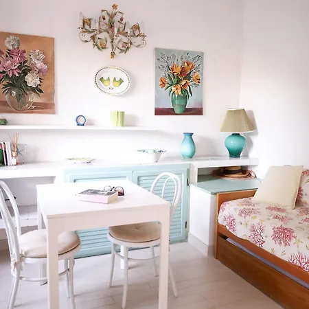 Guesthost - Comfy Flat W Pool, Tennis Court & Private Beach! 公寓 *