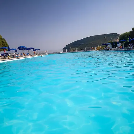 公寓 Guesthost - Comfy Flat W Pool, Tennis Court & Private Beach!