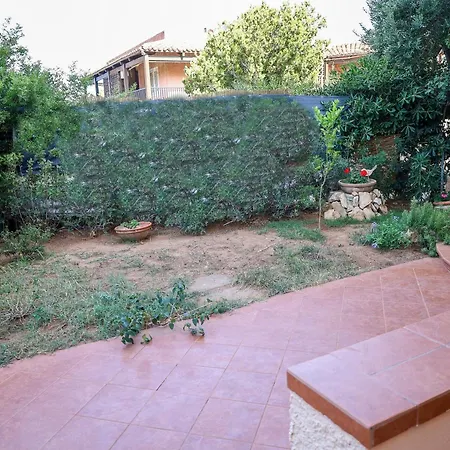 Guesthost - Comfy Flat W Pool, Tennis Court & Private Beach! *